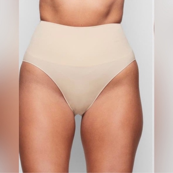 SKIMS Other - SKIMS Core Control Brief L/XL